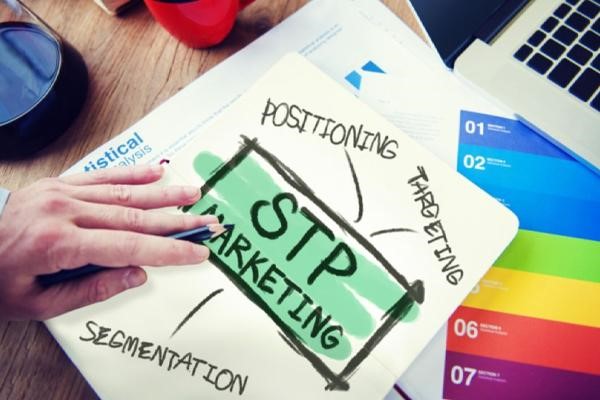 مدل بازاریابی STP: تقسیم‌بندی، هدف‌گذاری و جایگاه‌یابی در بازار