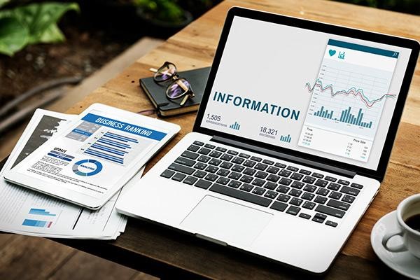 بررسی روش‌ها و تاثیر بازاریابی اطلاعات بر سودآوری کسب‌و‌کار در مجله فراز اس‌ام‌اس